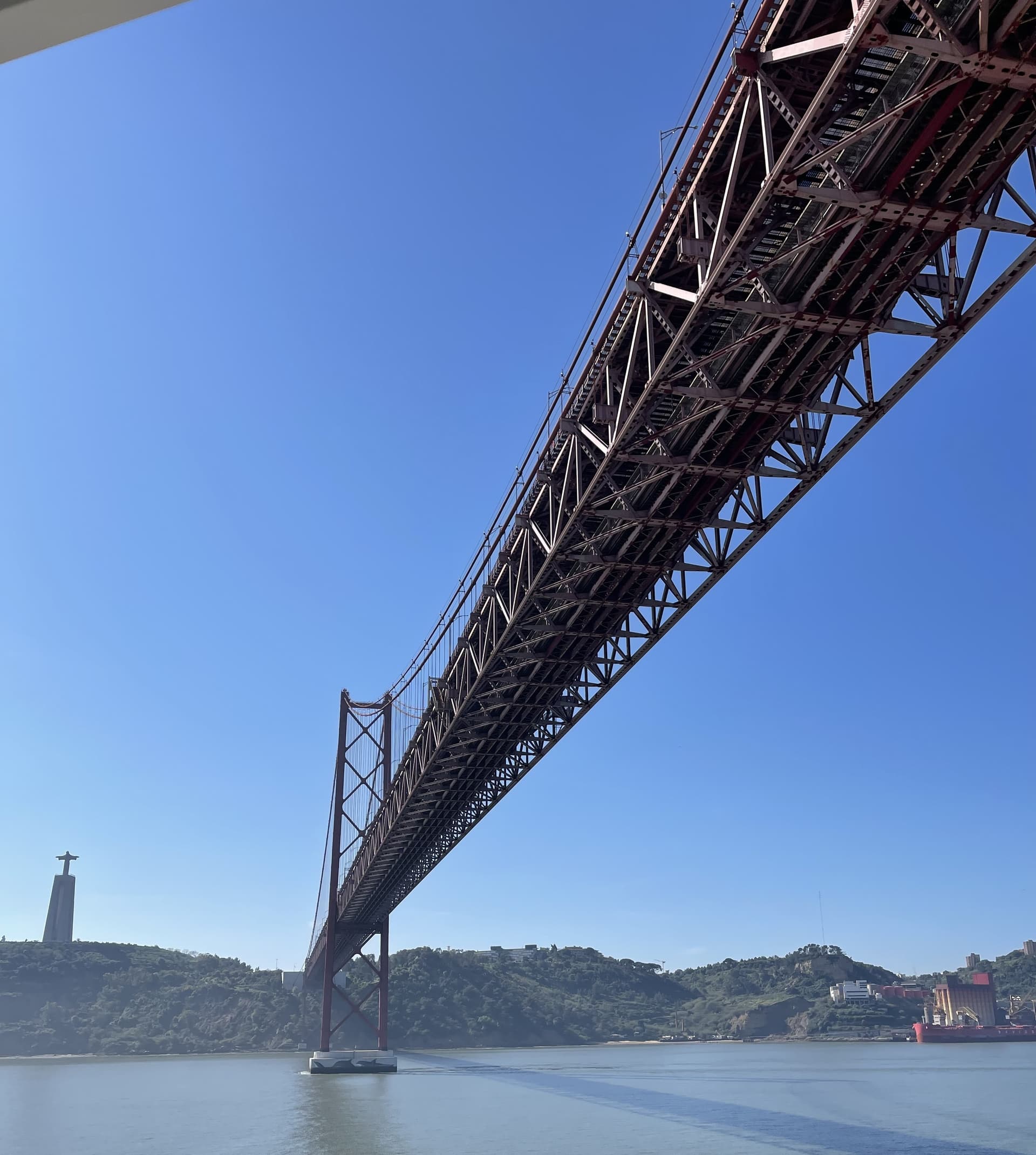 Ponte de Lisboa vista do barco, Portugal